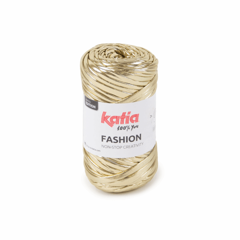 Katia Fashion es un hilo único de edición limitada con un acabado metálico que imita el aspecto del cuero, ideal para crear los complementos más chic. Inspirado en el trapillo, este hilo ligeramente elástico es perfecto para trabajar a ganchillo. Con solo un ovillo, puedes realizar fácilmente un clutch deslumbrante, añadiendo un toque de estilo y brillo a tus looks más especiales. ¡Haz que tus accesorios brillen con Katia Fashion!