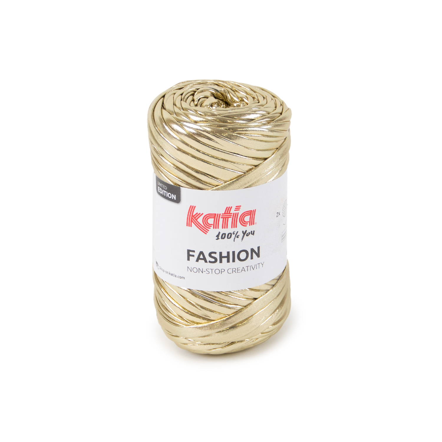 Katia Fashion es un hilo único de edición limitada con un acabado metálico que imita el aspecto del cuero, ideal para crear los complementos más chic. Inspirado en el trapillo, este hilo ligeramente elástico es perfecto para trabajar a ganchillo. Con solo un ovillo, puedes realizar fácilmente un clutch deslumbrante, añadiendo un toque de estilo y brillo a tus looks más especiales. ¡Haz que tus accesorios brillen con Katia Fashion!